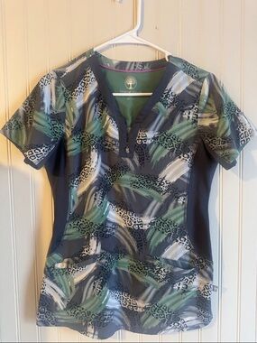 Healing Hands Women’s Green Print Scrub Top